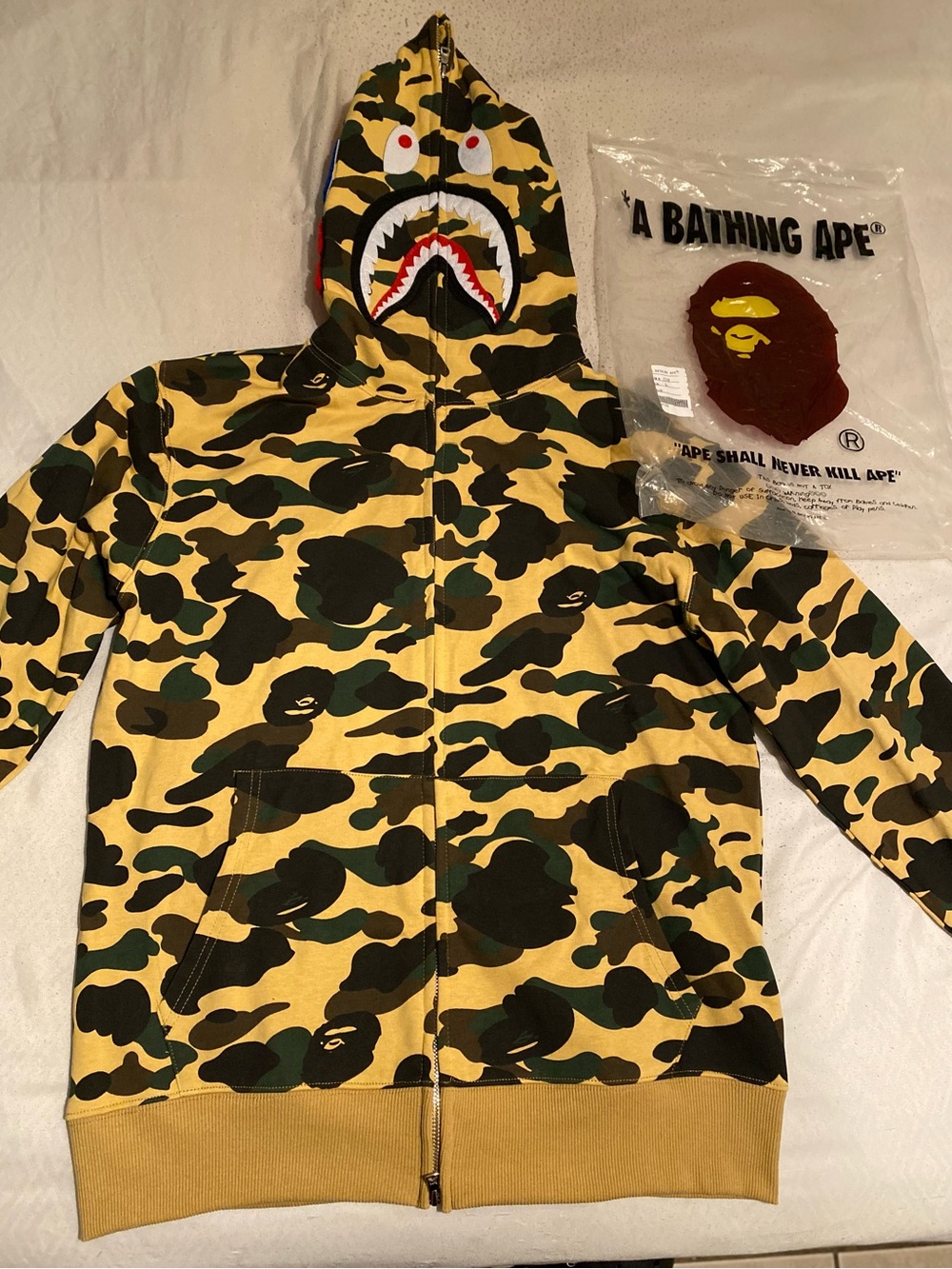 Bathing ape hoodie size L brand new